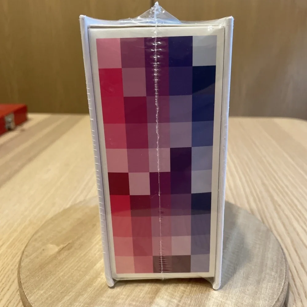 Pantone Art Postcard Box: 100 Postcards (Pantone Color Chip Card Set)